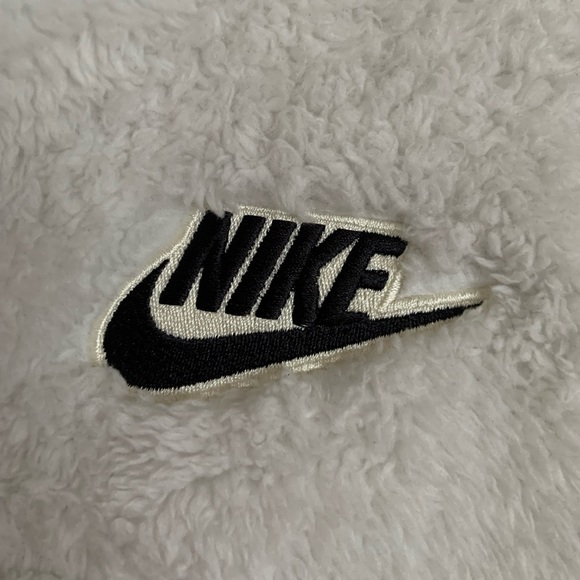 Women’s Nike Cropped Pullover - Picture 2 of 5